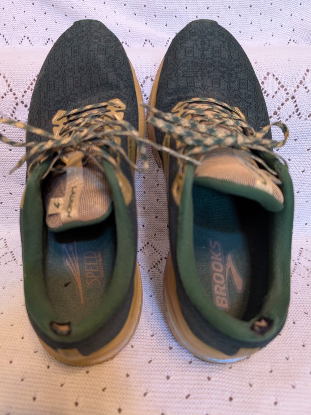 Brooks Launch 7 running shoe Run Lucky St. Patricks Day Green gold size 9 - Picture 4 of 11